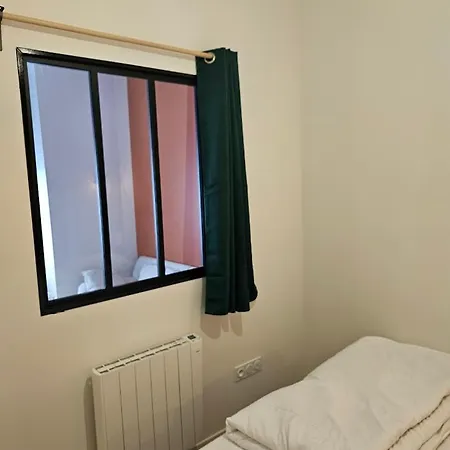 4, 5 Et 10 Personnes Renoves En Centre-ville Apartamento