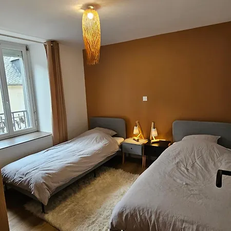 4, 5 Et 10 Personnes Renoves En Centre-ville Apartamento