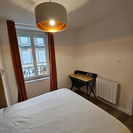 4, 5 Et 10 Personnes Renoves En Centre-ville Apartman *