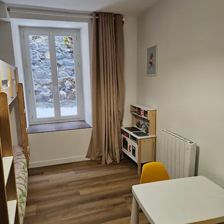 4, 5 Et 10 Personnes Renoves En Centre-ville