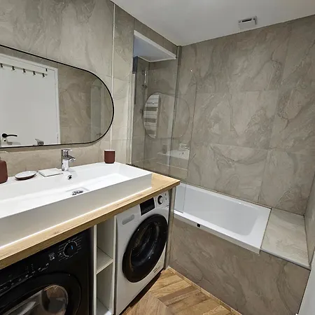 4, 5 Et 10 Personnes Renoves En Centre-ville *