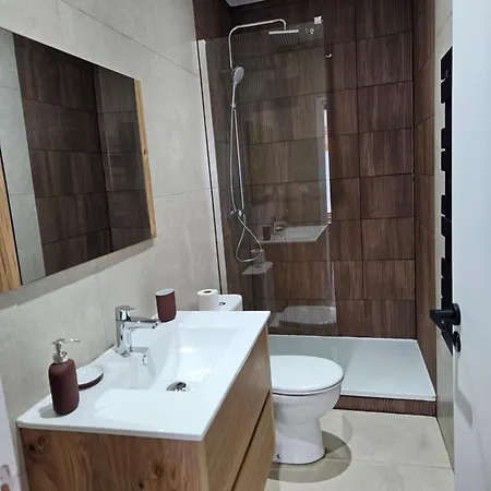 4, 5 Et 10 Personnes Renoves En Centre-ville *