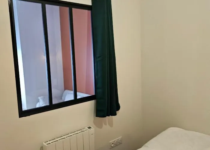 4, 5 Et 10 Personnes Renoves En Centre-ville Apartment