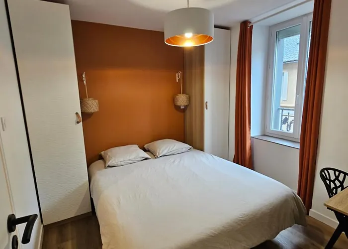 4, 5 Et 10 Personnes Renoves En Centre-ville