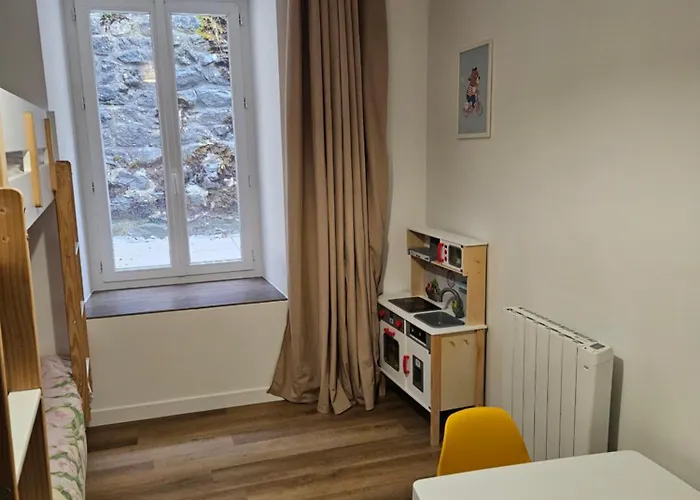 4, 5 Et 10 Personnes Renoves En Centre-ville