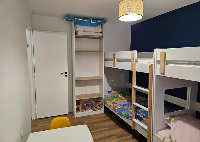 4, 5 Et 10 Personnes Renoves En Centre-ville Apartment